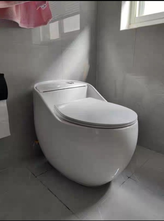 Bồn cầu trứng màu trắng tinh tế xả xoáy cực mạnh chống hôi hiệu quả