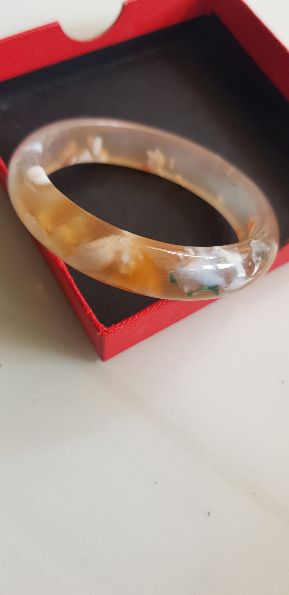 Vòng tay Nữ Bản Hẹ Mới Đá Mã Não Trắng Bông Tuyết trắng vàng Anh màu trong bóng quá đẹp luôn ạ Vòng tay Ni 50mm  x Cao 12mm x dầy 7mm Nữ mệnh Kim Mệnh Thổ  Nữ cân nặng 47kg - 51kg đeo xinh tay đẹp lắm ạ
