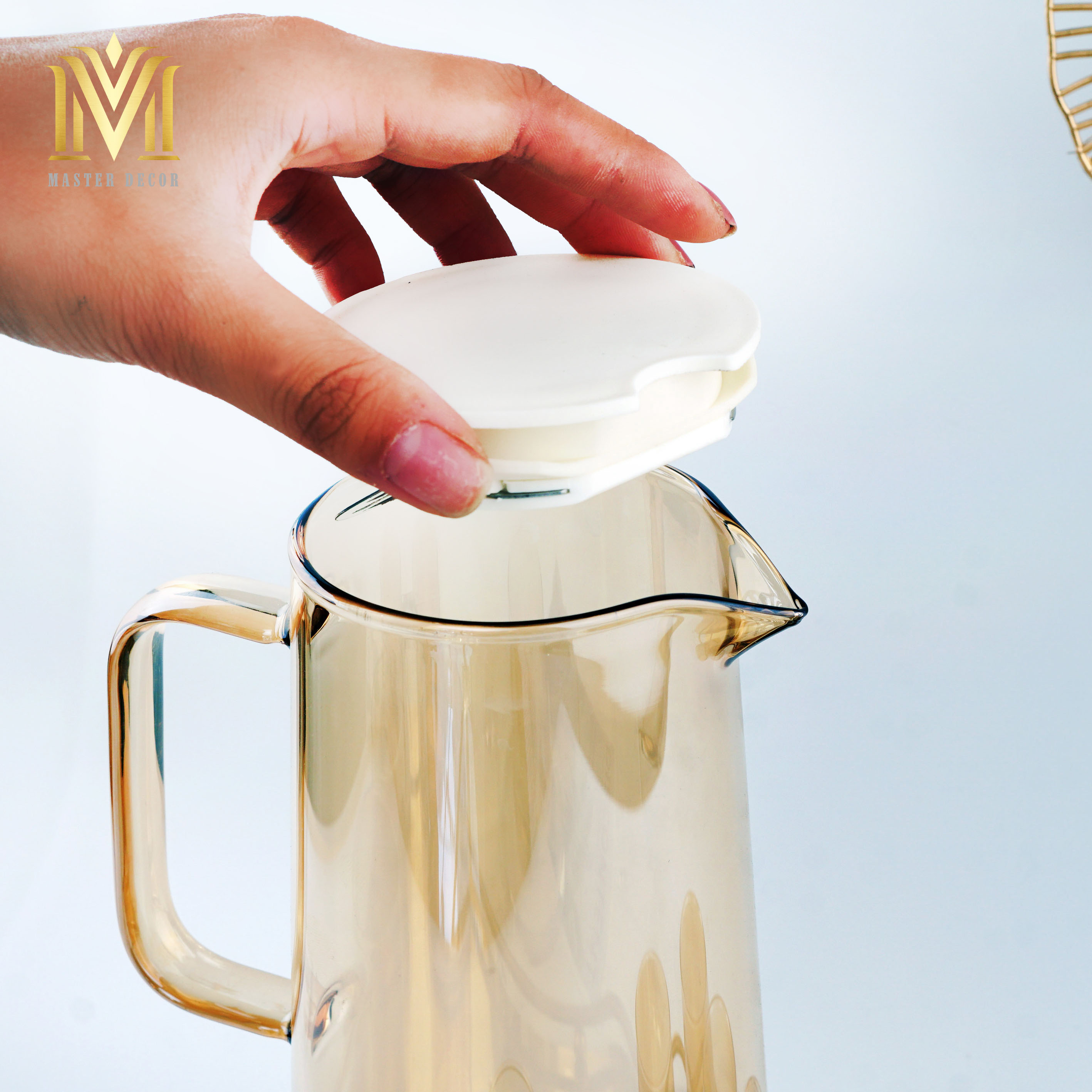 BÌNH NƯỚC BN3610V THỦY TINH CAO CẤP DUNG TÍCH 1800ML MÀU TRÀ