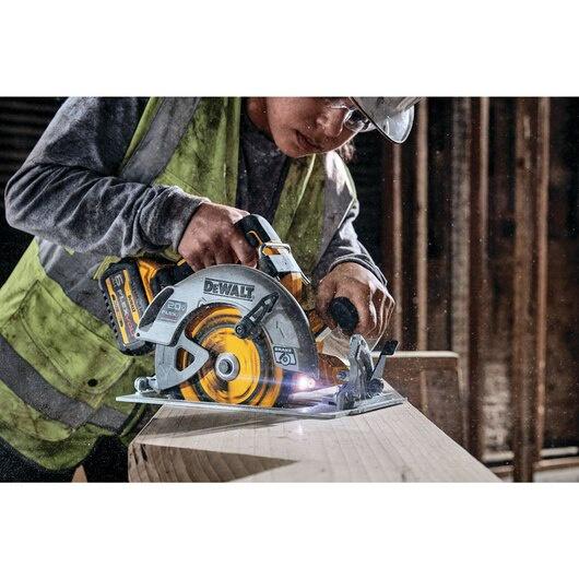 Thân Máy Cưa Đĩa 184mm Dùng Pin DEWALT FLEXVOLT 20/60V DCS573N-KR (CHƯA KÈM PIN, SẠC)- Chính Hãng - SKU DCS573 DCS573N