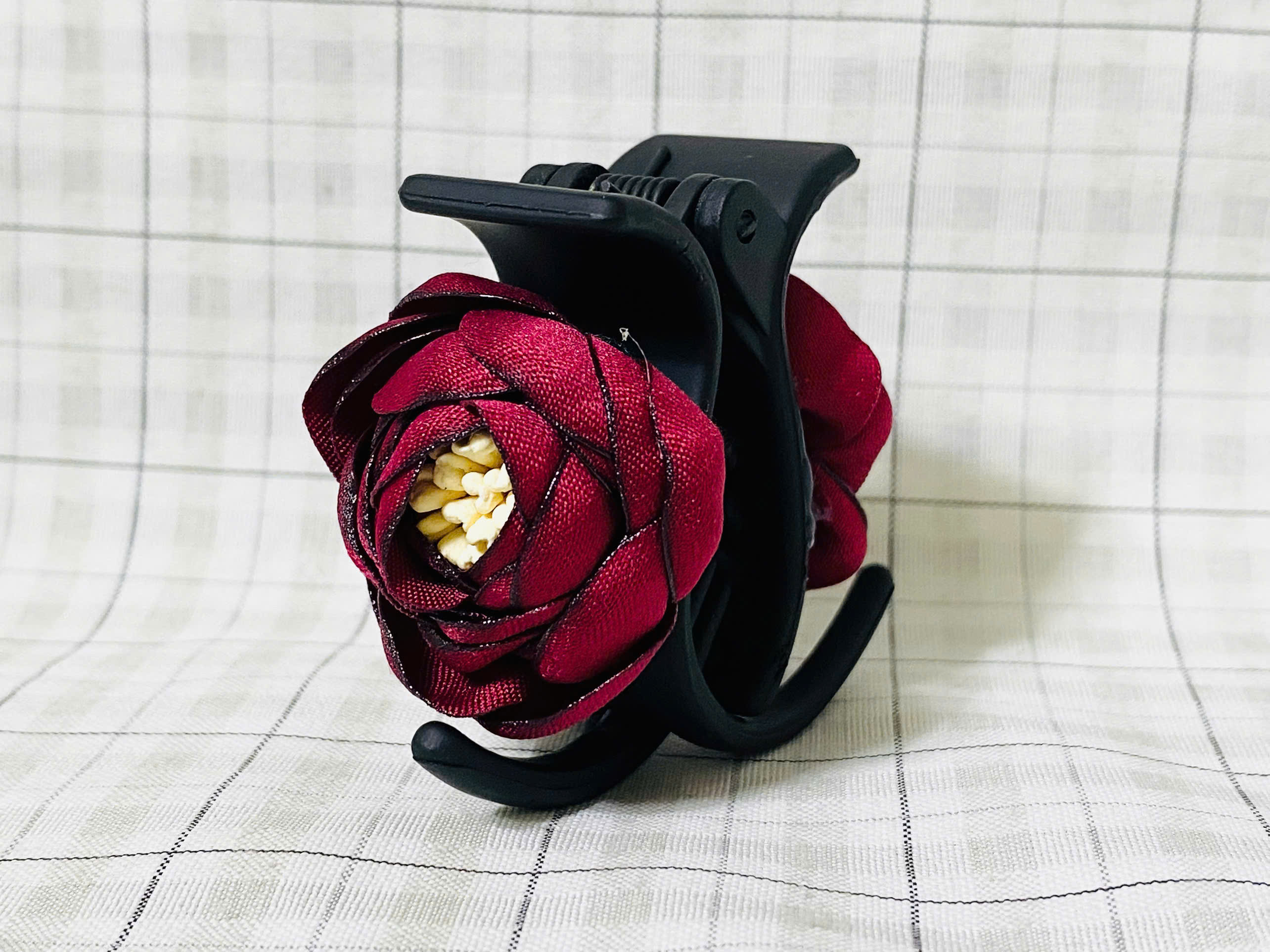 Kẹp tóc càng cua 3 răng đính hoa hồng vải màu xanh đậm kiểu Hàn Quốc