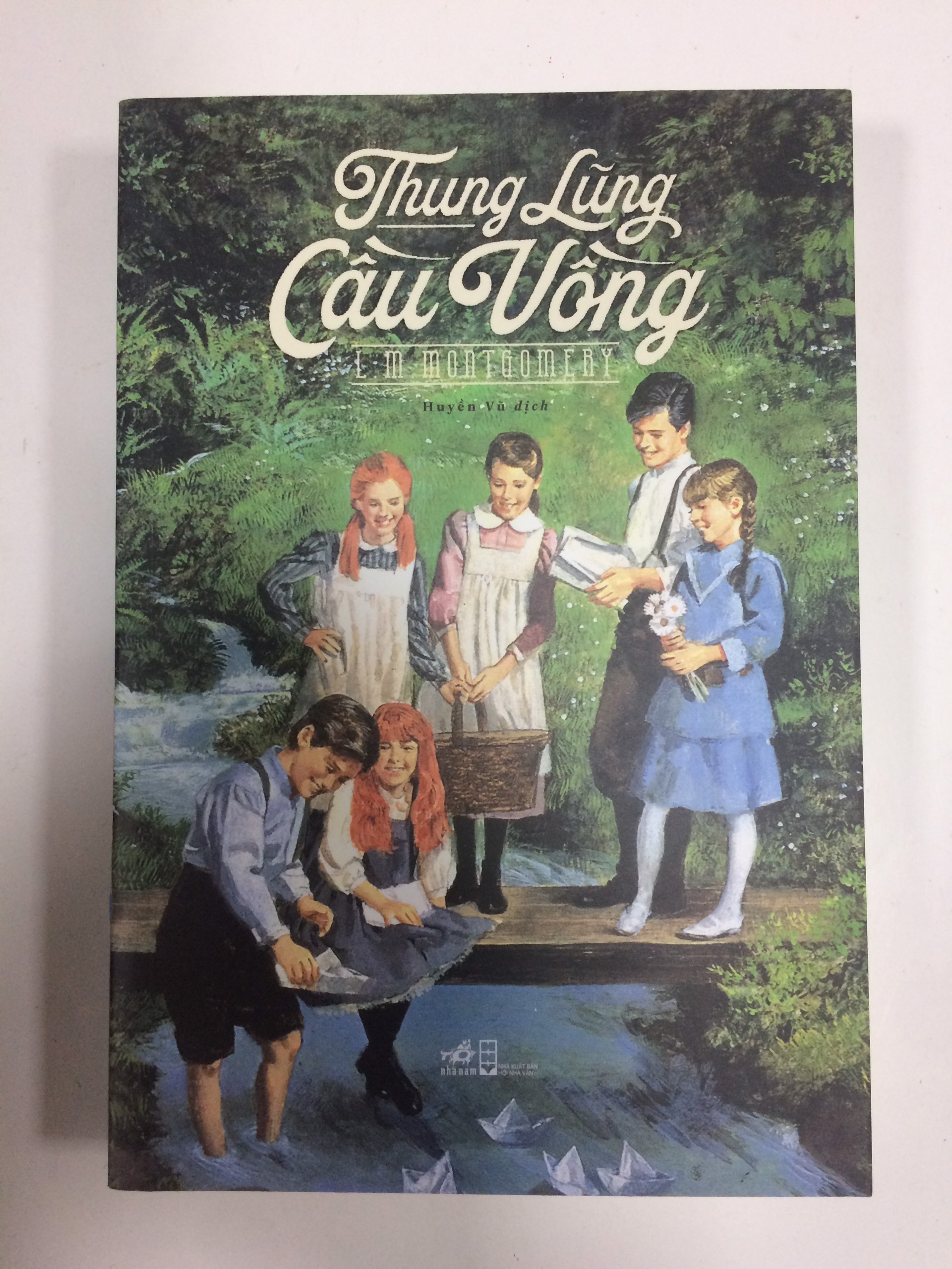 Trọn bộ 8 cuốn tác phẩm kinh điển Anne tóc đỏ của tác giả L. M. Montgomery - Anne tóc đỏ