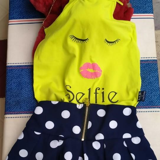 Set đồ bé gái gồm áo yếm thun cotton phối quần may kiểu giả váy vải kate lụa xanh chấm bi trắng