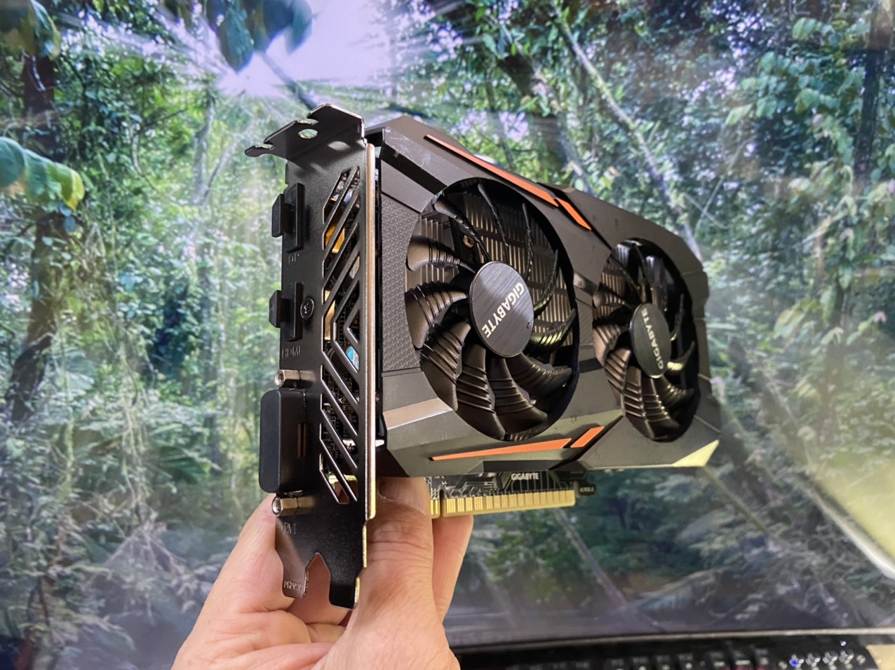 VGA (Cạc màn hình) GIGABYTE GTX 1050Ti 4GB/D5/2FAN - HÀNG CHÍNH HÃNG