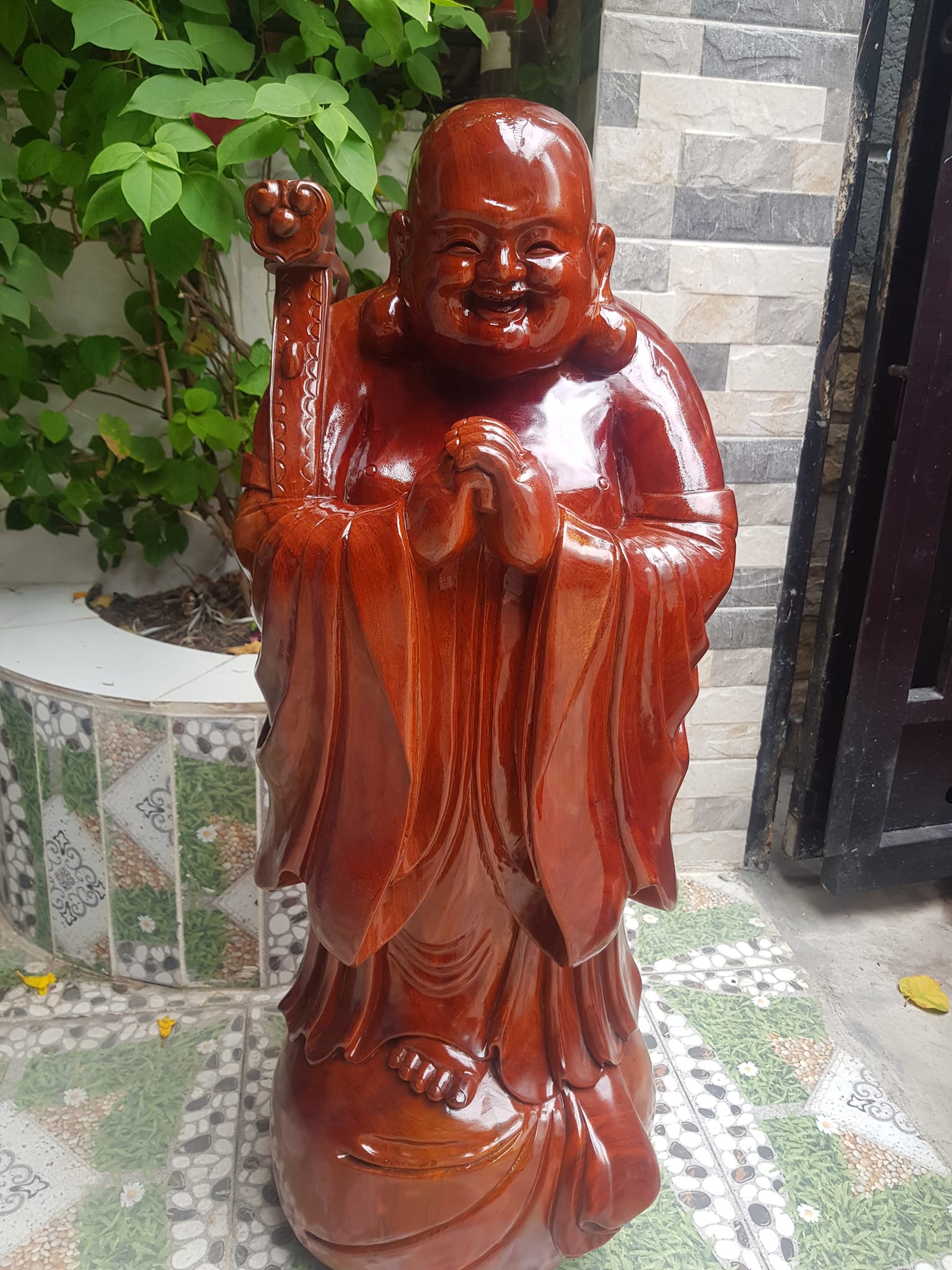 Tượng Gỗ Mỹ Nghệ Phật Di Lặc Đứng Trên Bao Tiền to Chúc Phúc Tay Cầm Như Ý dãy tiền Size Cao 80cm Đk 30cm Sâu 20cm Anh Chị Trưng Bày Phòng Khách ở Nhà , Công Ty, cửa hàng quà biếu tặng ạ