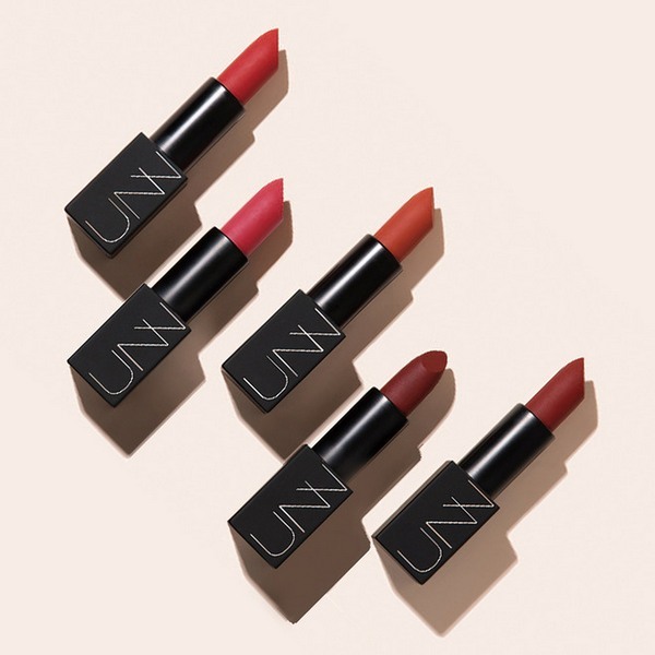 Son Lì Bền Màu Và Dưỡng Ẩm Cho Môi Unny Club Black Square Lipstick