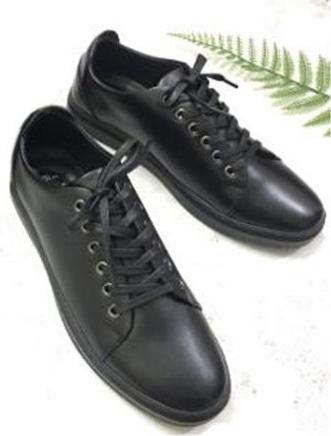 Giày Sneaker Nam Full Đen Cá Tính