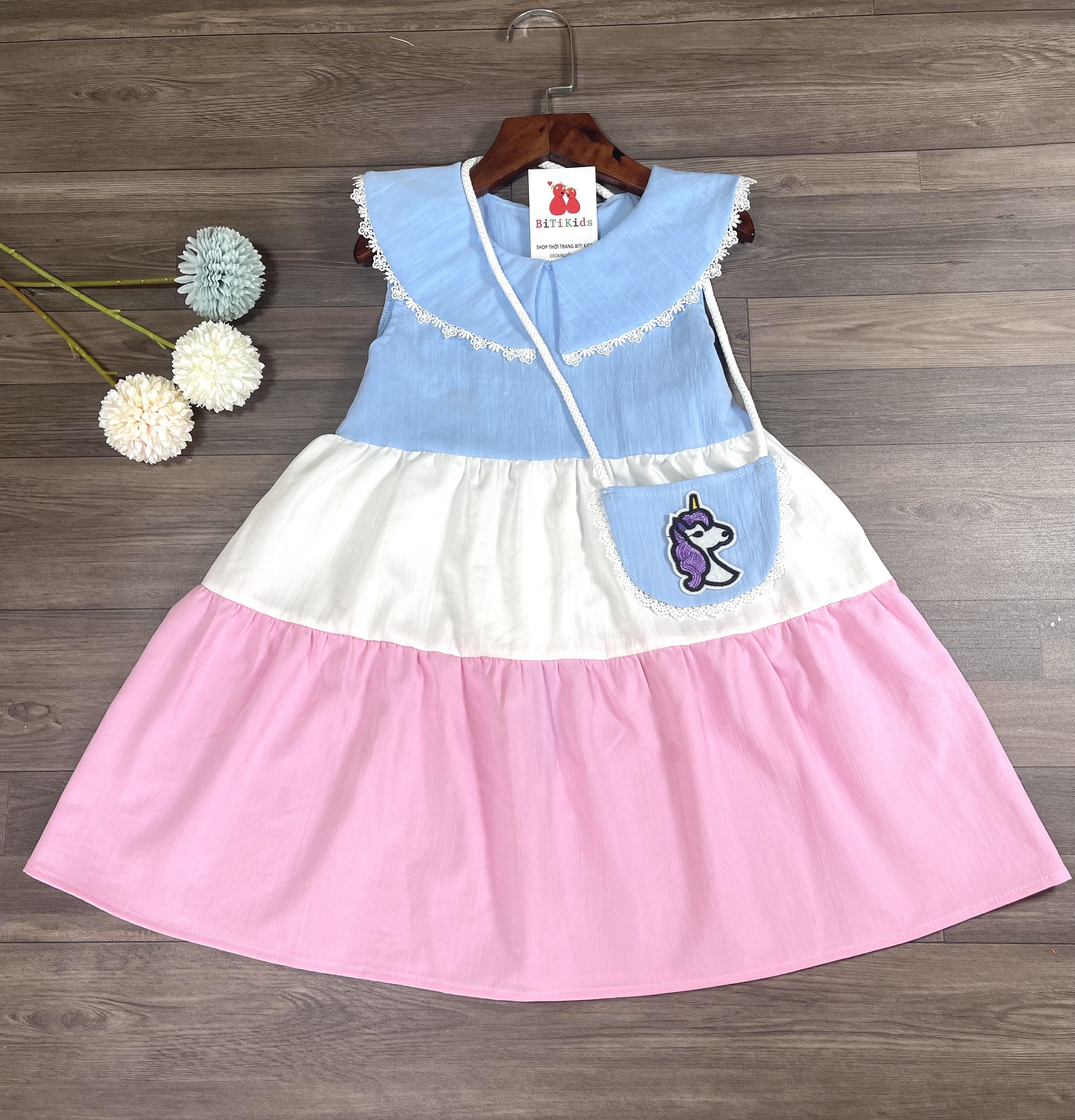 Đầm bé gái,váy trẻ em phối 3 màu vải Linen cao cấp kèm túi siêu xinh cho bé ,BITIKIDS size 1 đến 8 tuổi.