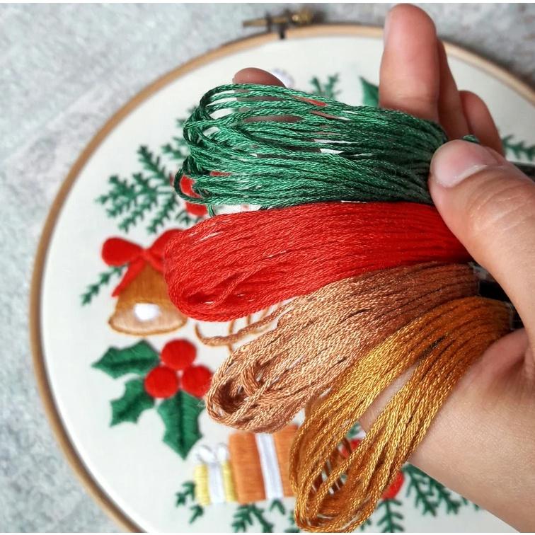 (SIÊU ĐẸP) DIY NGUYÊN LIỆU THÊU TAY THỦ CÔNG KÈM KHUNG HOOP merry christmas - KIT THÊU TRANG TRÍ NOEL- BÁCH HÓA NA NA