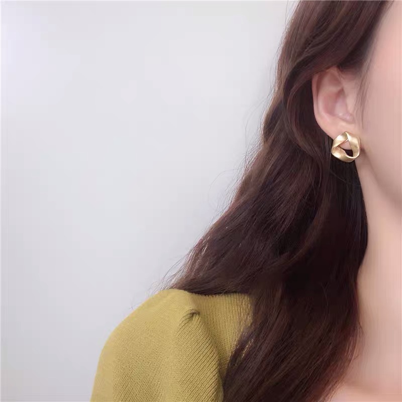 Khuyên tai đơn giản phong cách Hàn quốc