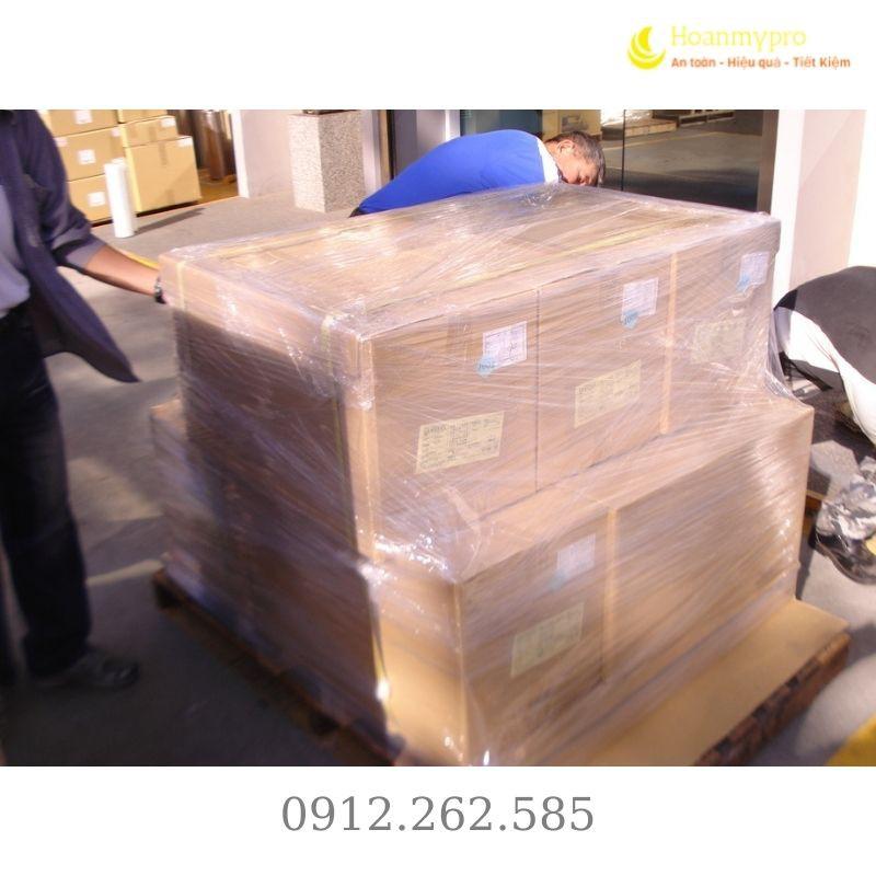 Cuộn Màng PE Bọc Hàng 2,4Kg Màng Chít Quấn Pallet