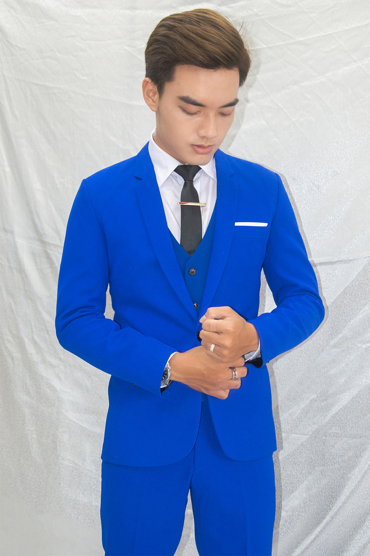 Bộ vest nam 1 nút và gile ôm body màu xanh coban chất liệu co dãn , thoáng mát tặng kèm combo phụ kiện