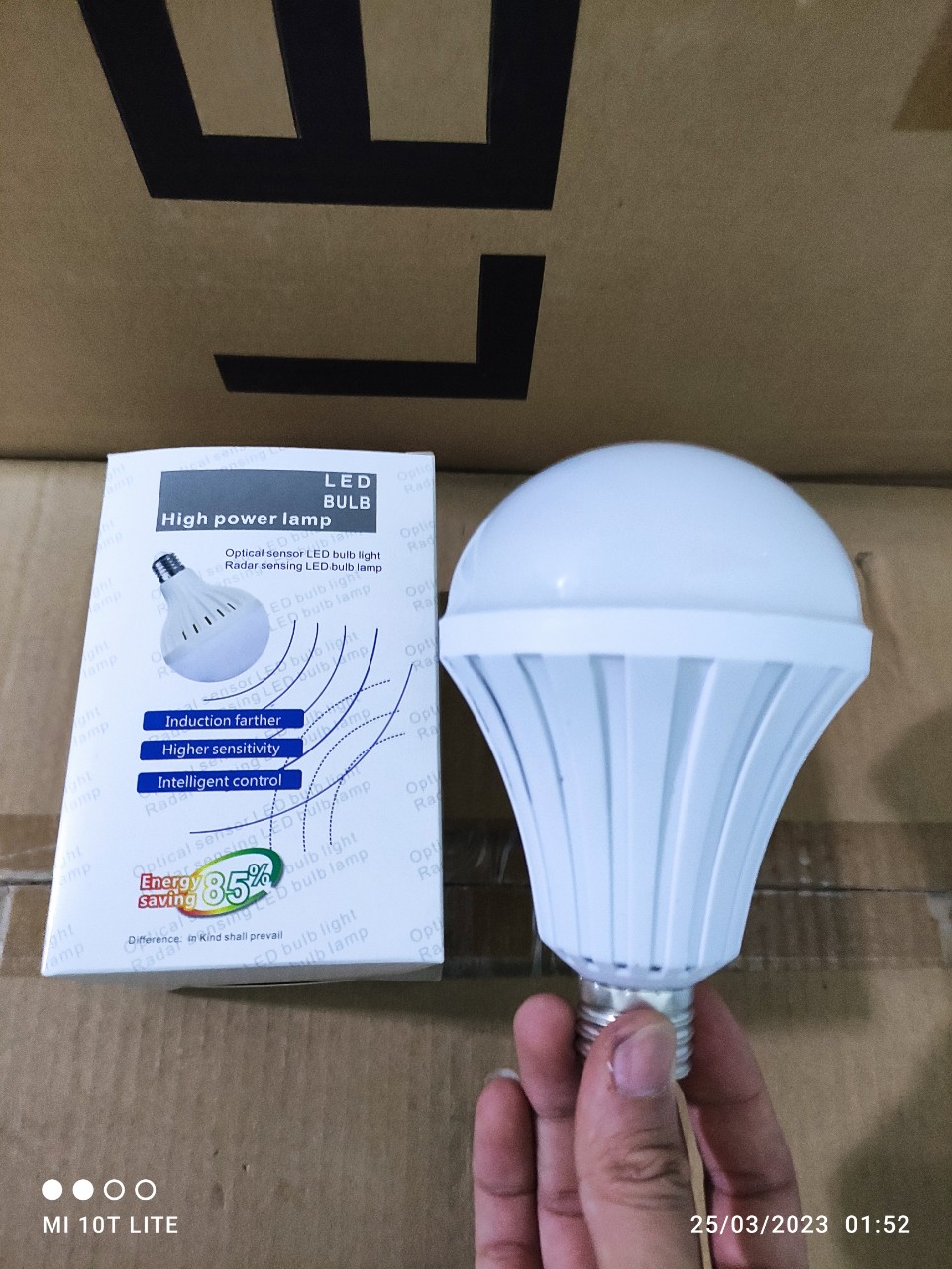 Bóng đèn cảm biến chuyển động thông minh 12w