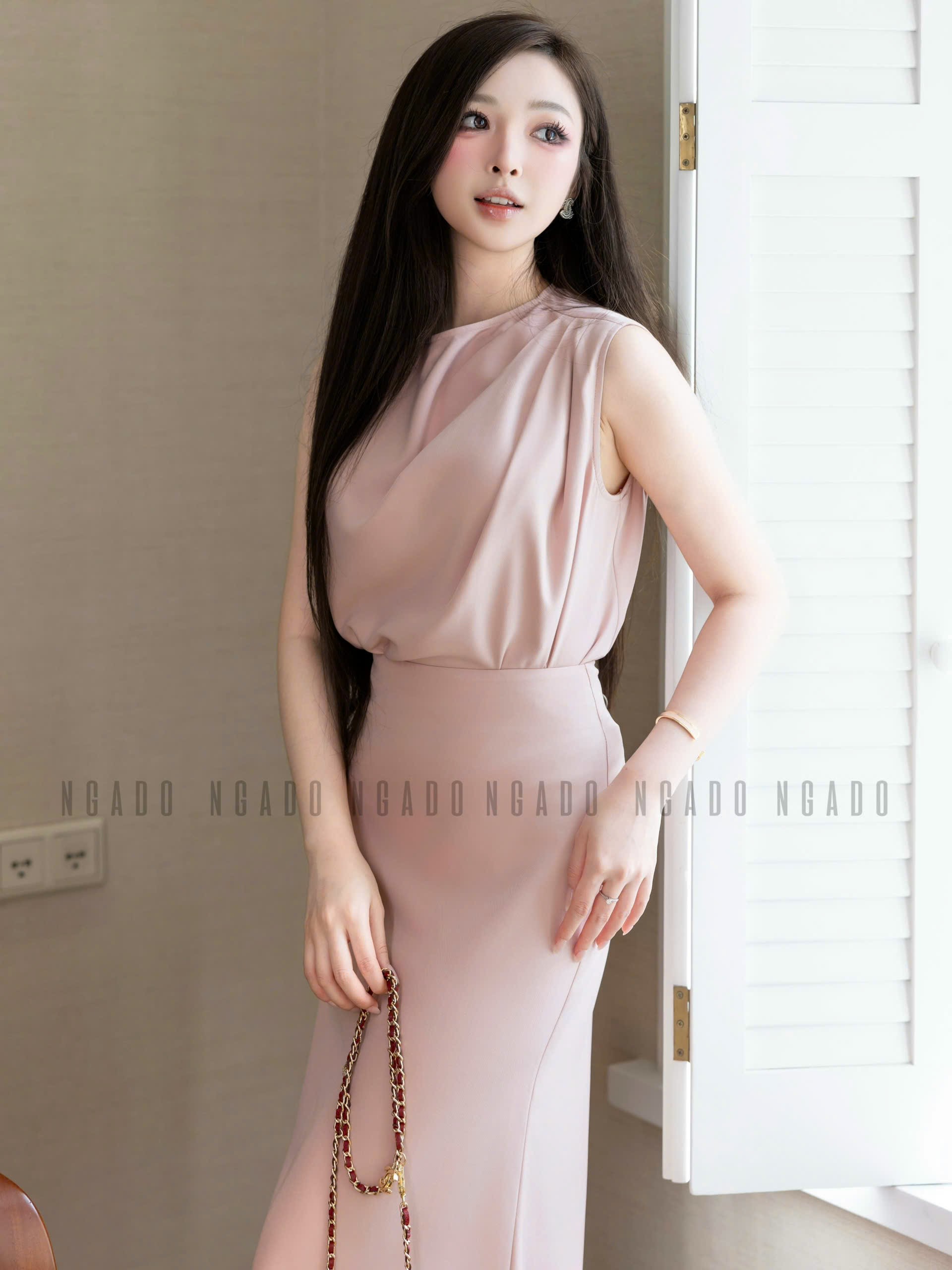 Set áo váy hồng sát nách xếp ly NGADO , set áo váy dài , set áo váy hồng