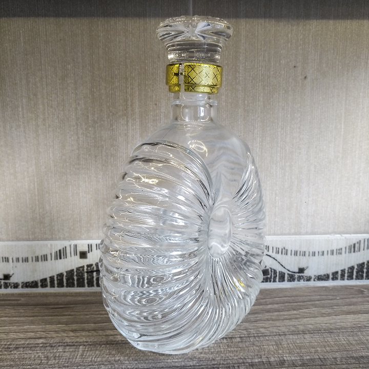 Chai thủy tinh, bình ngâm sâm XO khía lớn 750ml. Hàng mới 100%, nắp gài, nhựa niêm phong. Kích thước: Cao 22cm, ngang 16cm, dầy 9cm.