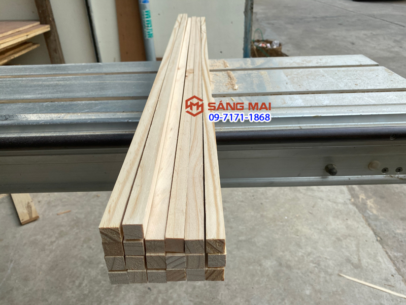 Thanh gỗ thông vuông 1,5cm x 1,5cm x dài 80cm + láng mịn 4 mặt