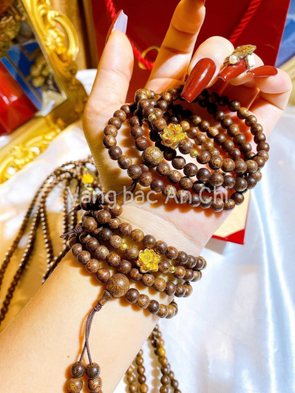 Chuỗi vòng tay trầm 108 hạt mix charm hoa sen bạc xi vàng 24k may mắn bình an Vàng bạc an chi