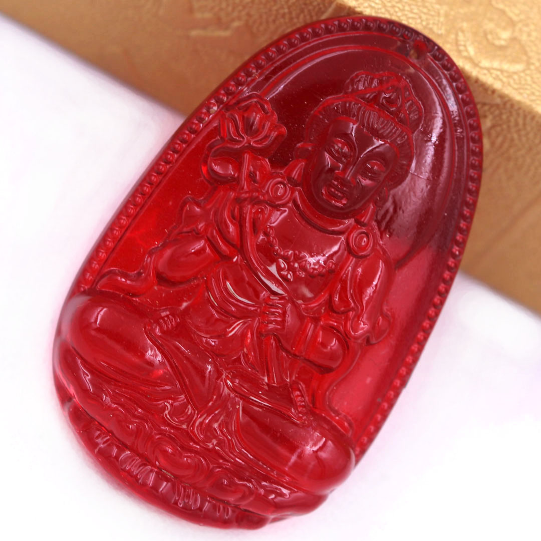 Mặt Phật Đại thế chí pha lê đỏ 3.6 cm kèm móc và vòng cổ dây cao su đỏ, Mặt Phật bản mệnh