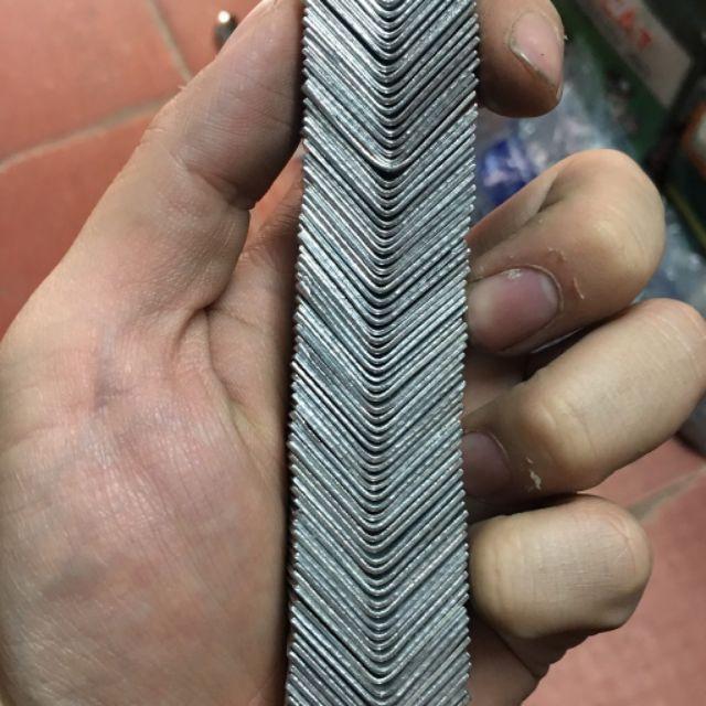 Ke góc 2 lỗ
