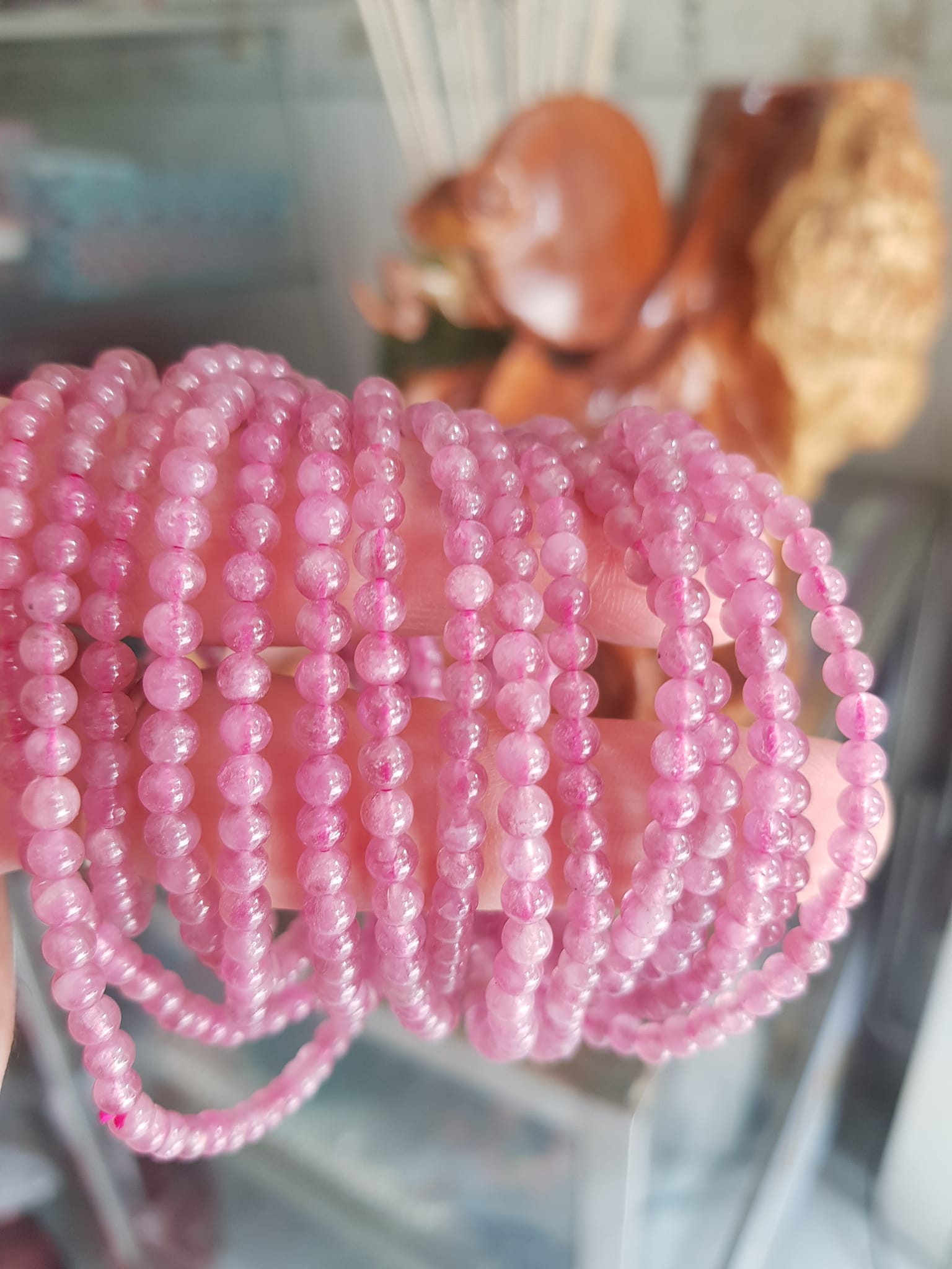Vòng Tay Phong Thủy Đá Tourmaline hồng hồng xinh đẹp nhẹ nhàng quyến rũ Size vòng 4mm đeo kiểu quấn tay 3 vòng rất xinh xắn Chuẩn hợp nữ mệnh Hỏa và mệnh Thổ ạ