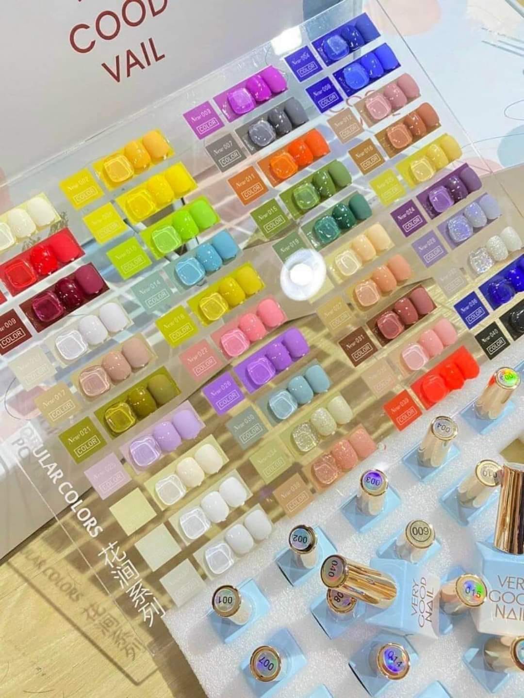 Set sơn nail 40 màu tặng kèm bảng màu và bass top làm móng tay