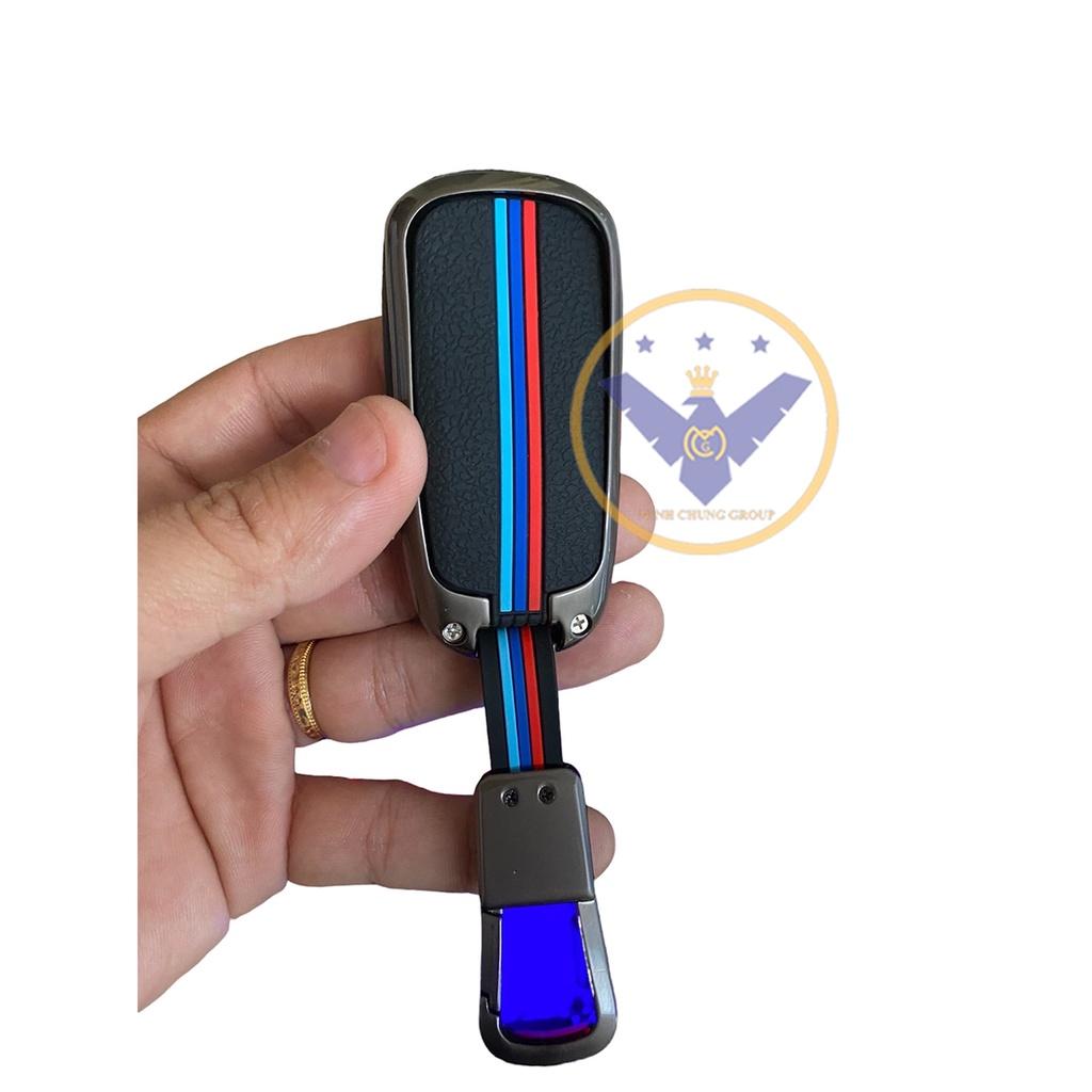 Ốp móc chìa khóa hợp kim cao cấp cho xe Vinfast Fadil - bản 3 nút bấm