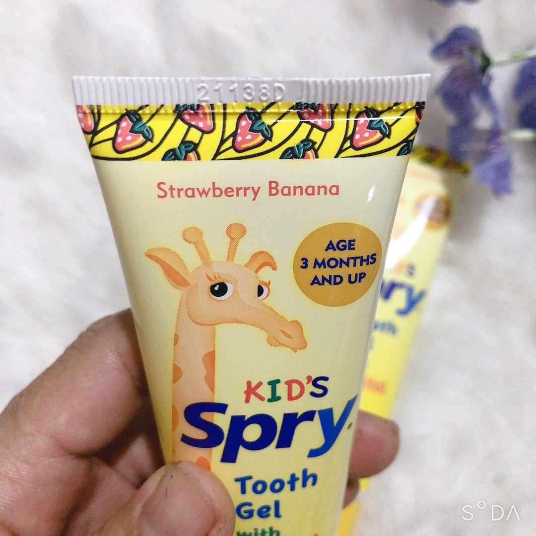 Kem đánh răng trẻ em Kid's Spry 60ml - Mỹ (vị Strawberry Babana)