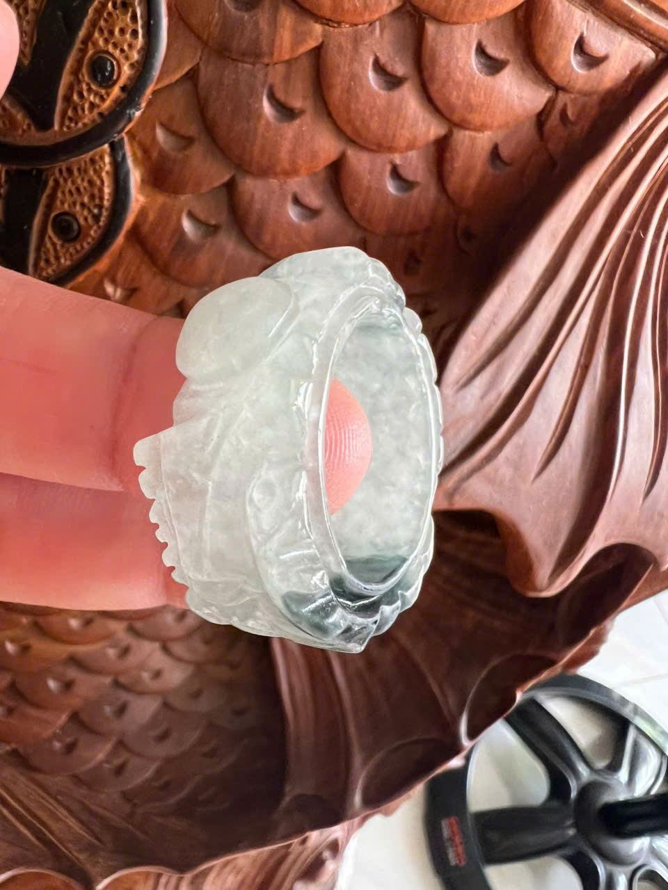 Nhẫn Rồng Nam Ni 21mm Cao 13mm Dầy 6mm Đá Cẩm Thạch màu Xanh nhẹ bóng trắng xíu xanh đen đẹp ạ