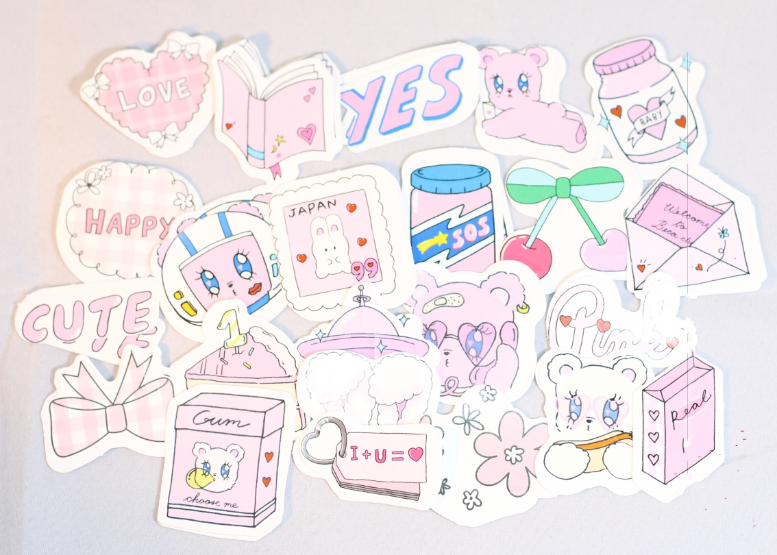 Hộp 46 Miếng Dán Sticker Trang Trí Gấu Ôm Tim