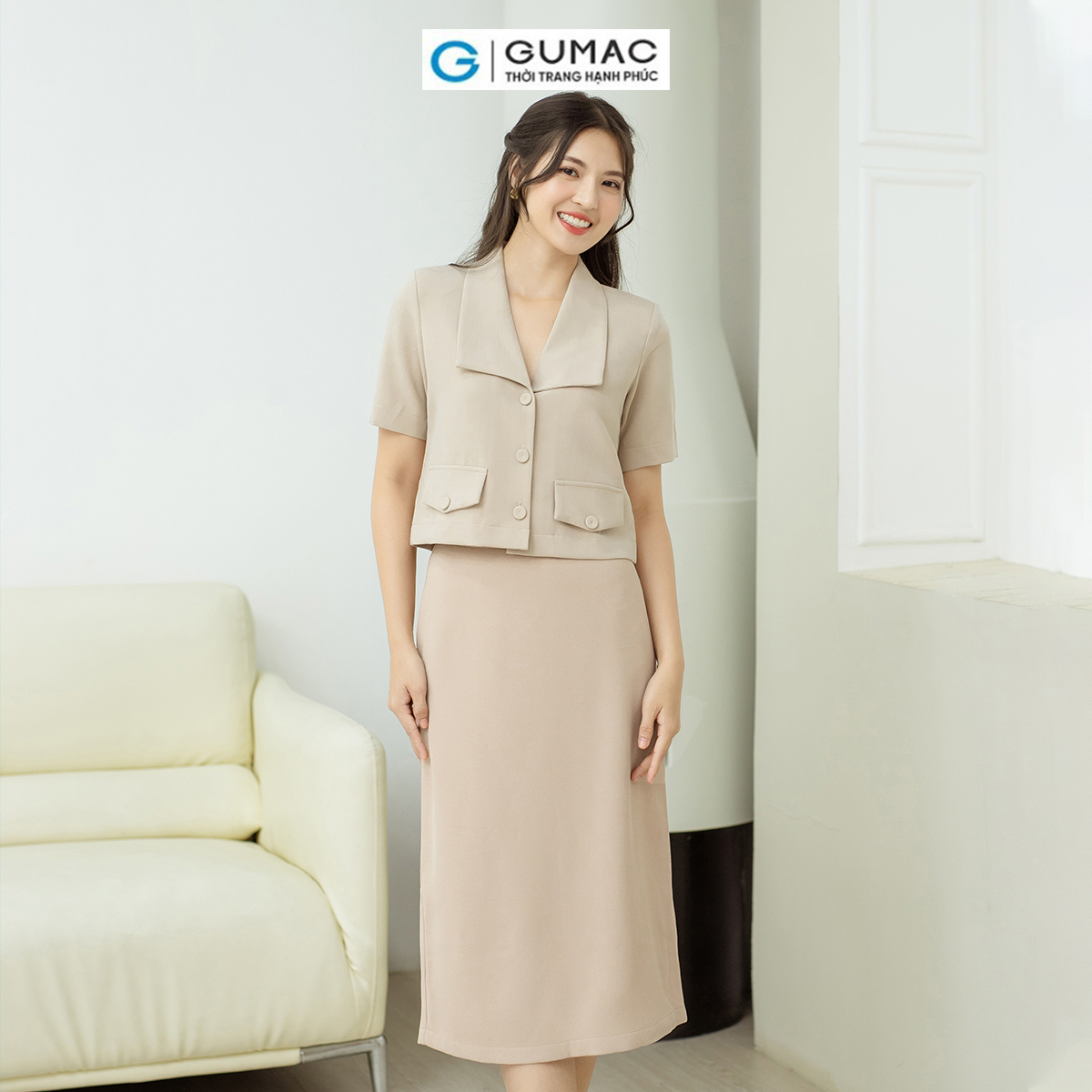 Blazer cổ bẻ V GUMAC AD08043