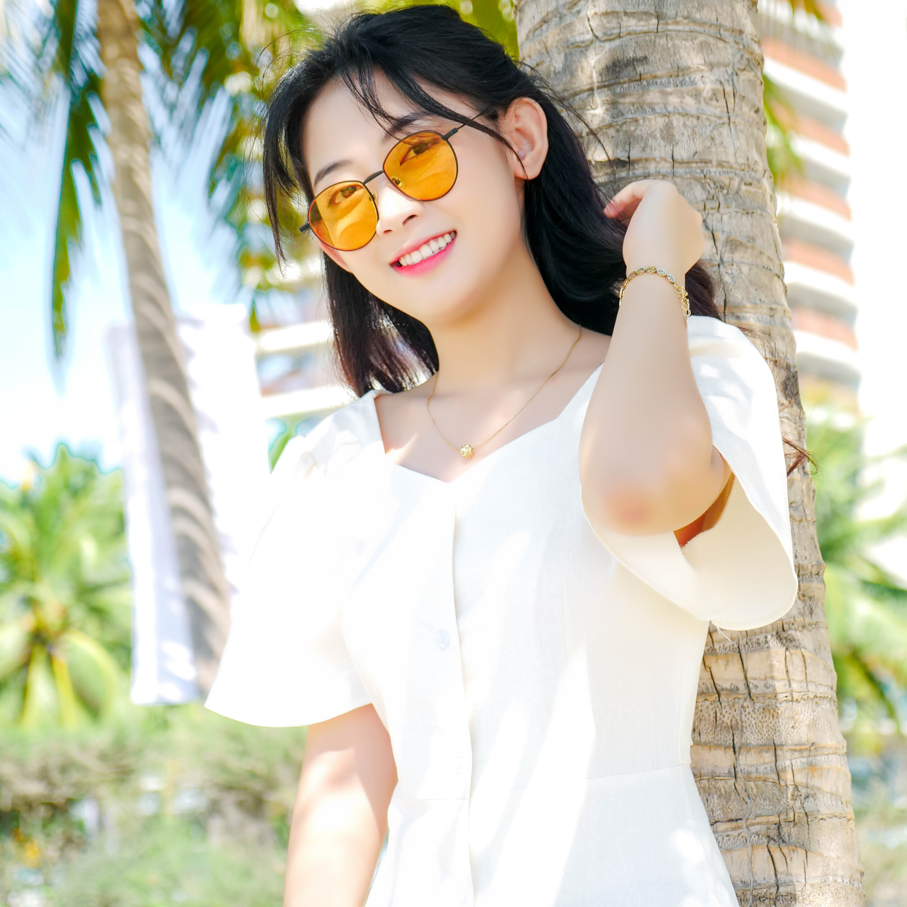 Kính mắt thời trang cao cấp VBagu - Thiết kế gọng kim loại nhỏ gọn với tròng kính màu vàng kiểu dáng unisex