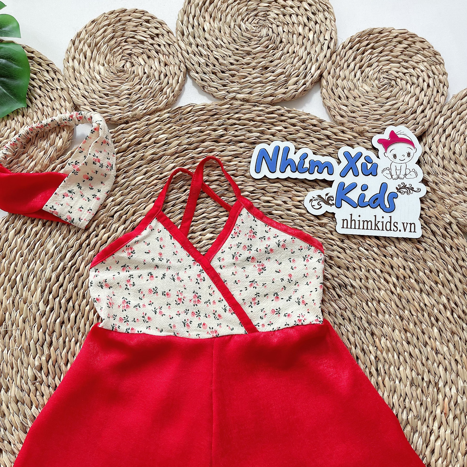 Jumsuit Đùi Cổ Chéo Chất Lụa + Đũi Cotton Màu Đỏ Cho Bé Gái 4 Đến 18kg