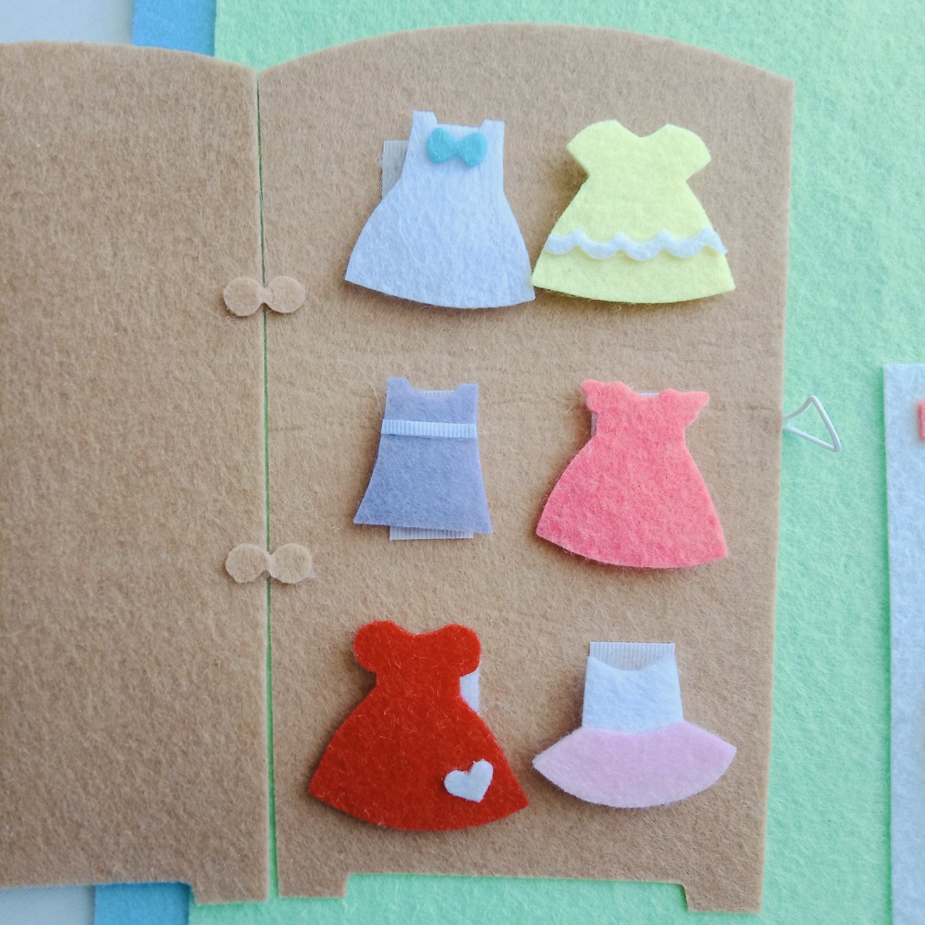 Đồ Chơi Sách Vải Nhà Búp Bê ĐÔI BẠN THÂN - Sách vải handmade cho bé