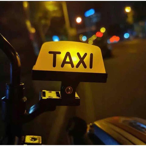 ĐÈN TAXI GẮN TRANG TRÍ XE MÁY (đèn có 4 chế độ sáng, dùng pin sạc, kèm dây sạc cổng USB) Đèn LED chiếu sáng đa năng dùng cho xe máy thiết kế kiểu đèn taxi sạc USB - MTAXIS