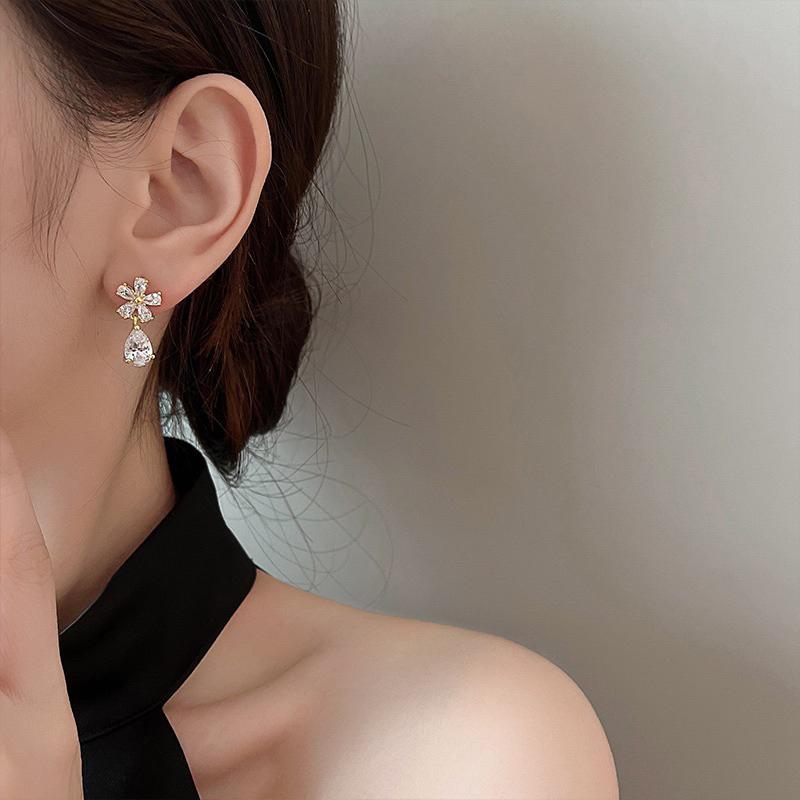 Khuyên tai bông tai nữ dự tiệc đẹp hoa đính ngọc thả Ring House