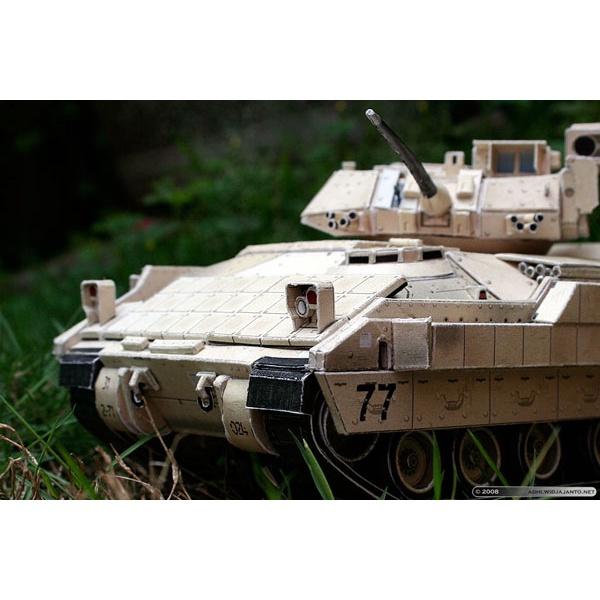 Mô hình giấy xe tank M2A2 Bradley tỉ lệ 1/43