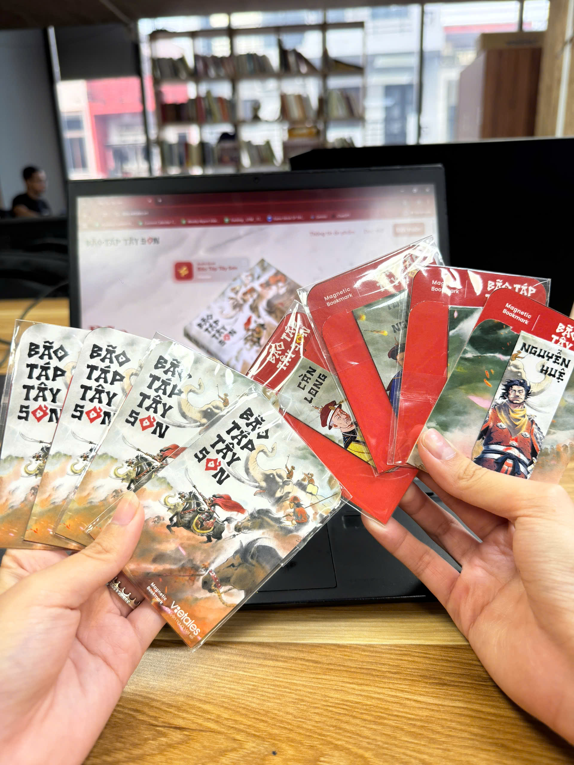 (Postcard chân dung Quang Trung, in màu toàn bộ) BÃO TÁP TÂY SƠN – Trần Hoàng Vũ – Vietales