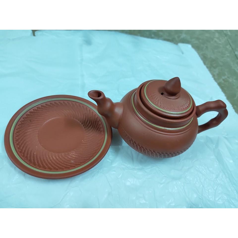 Ấm tử sa kẻ chỉ vàng chóp nhọn, dung tích 350 ml