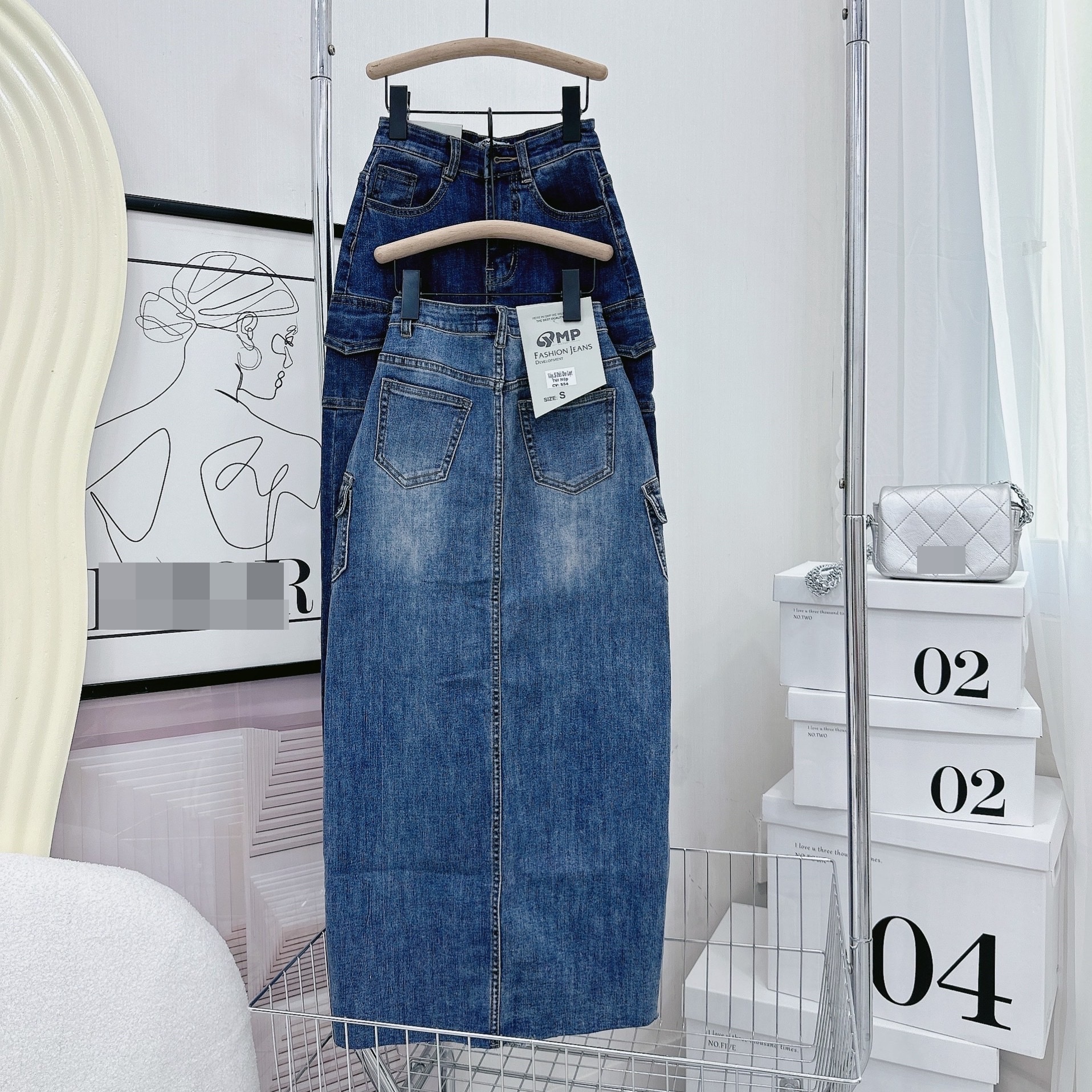 CHÂN VÁY DÀI LƯNG CAO JEANS MIDI CHỮ A ÔM BODY XẺ TRƯỚC CO GIÃN SUÔNG BÚT CHÌ TÚI HỘP ĐI TIỆC DẠO PHỐ ĐI CHƠI