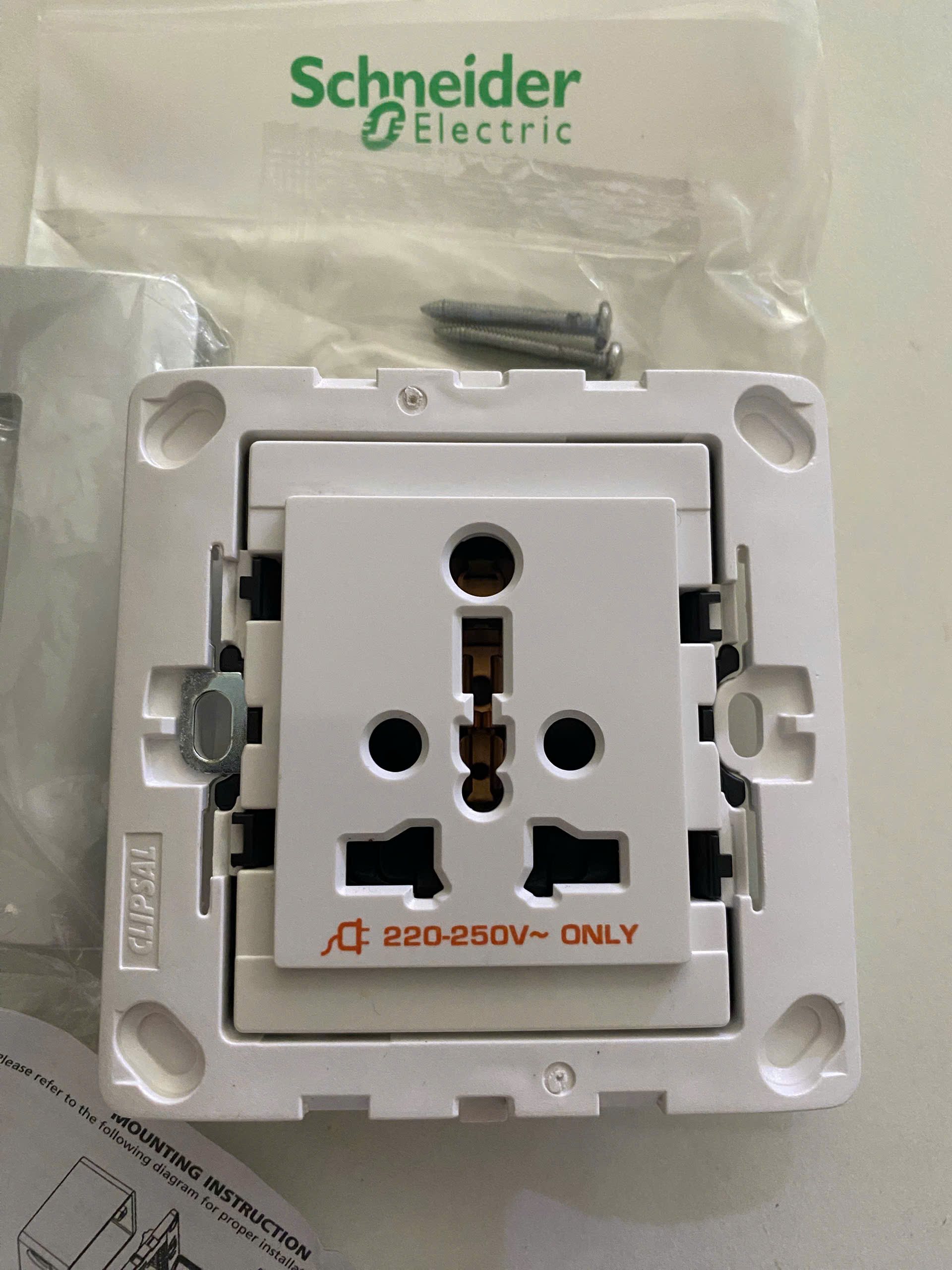 Ổ cắm đa năng Schneider E84426 16A Zencelo