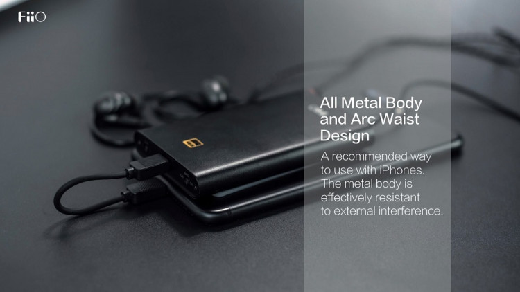 Fiio Q1 MKII có vỏ nhôm xước tốt độ bền cao