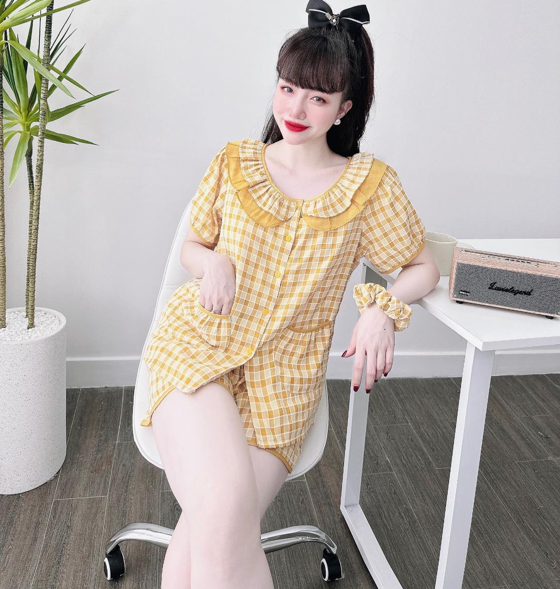 Bộ mặc nhà kẻ caro chất thô bố nhung cộc đùi size M