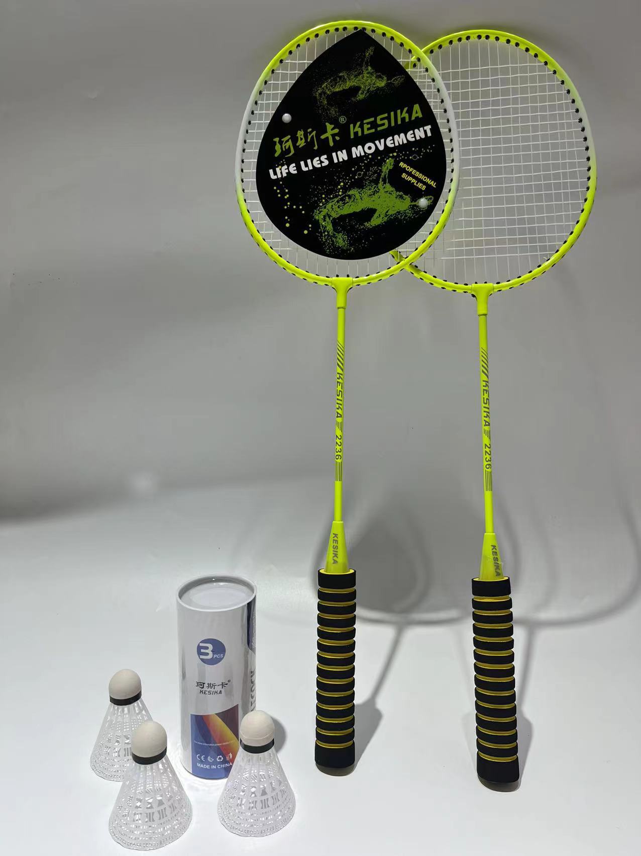 Set  2  cây vợt cầu lông chơi thể thao , hợp kim nhôm , kèm túi đựng ,  tặng 3 quả cầu ,tay cầm được làm bằng gỗ , lót ngoài đệm mút  chắc tay  ,giúp cầm nắm vợt được chắc chắn , dễ dàng