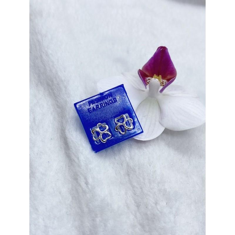 Khuyên tai bạc đơn giản, cá tính, độc đáo.