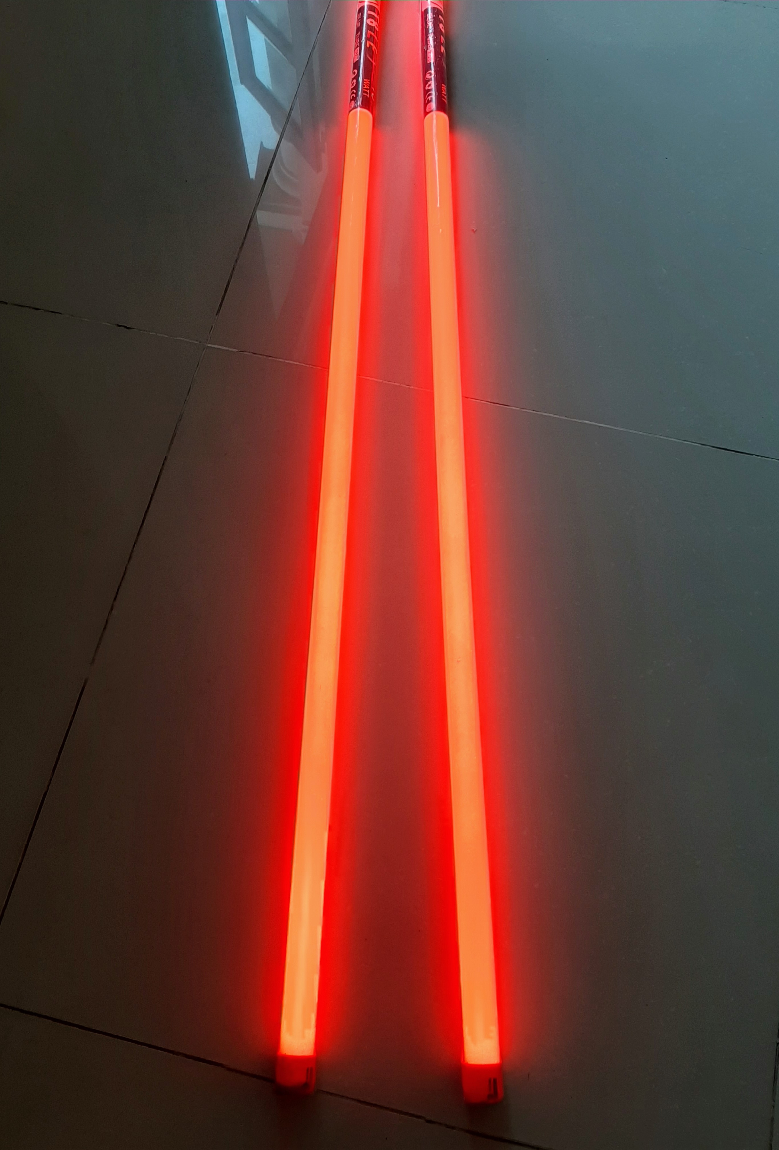 Combo 2 bóng đèn led tuýp 1m2 màu đỏ T8 nhựa - 18W trang trí chống nước có sẵn phích cắm điện