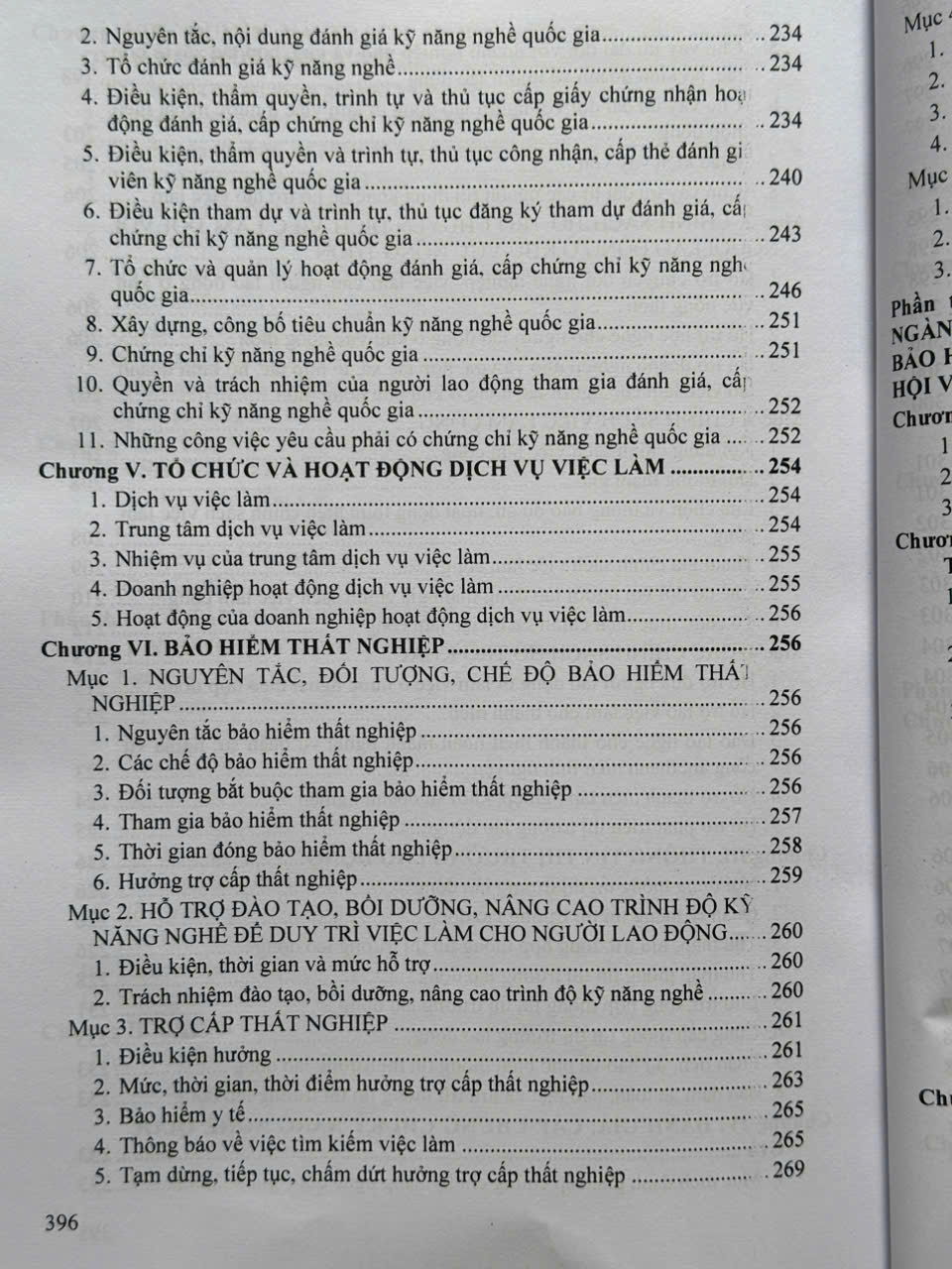 Sách Luật Bảo Hiểm Xã Hội năm 2024 – Quy Định Mới về Tiền Lương, Bảo Hiểm Y Tế và Chính Sách Hỗ Trợ Việc Làm - V2570T