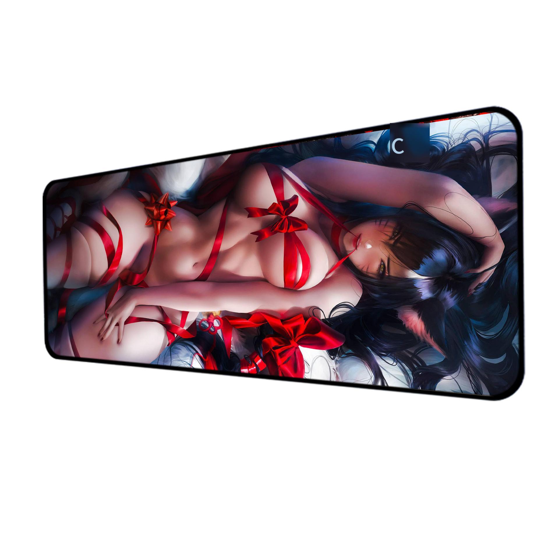 Phong cách mới nhất Xinyifu lớn hoạt hình Overwatch mông khóa cạnh RGBLOGO bàn Thảm DIY dạ quang sạc không dây miếng lót chuột