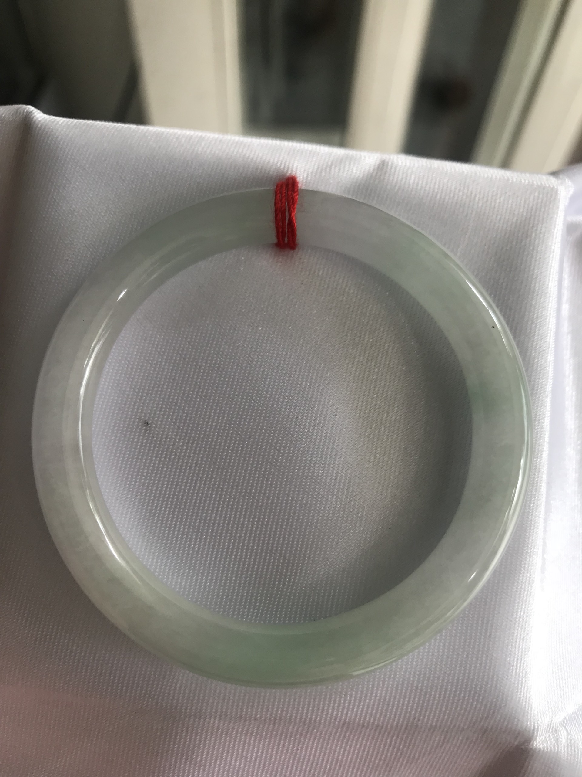 Vòng tay nữ đá Cẩm Thạch tự nhiên mới Tr Lý T Sao 48mm x chột 7mm màu trắng bóng xanh lý nhẹ đều hợp nữ tay nhỏ mệnh Kim Thủy 35kg - 48kg đeo đẹp xinh tay may mắn tốt cho công việc quà tặng nữ ý nghĩa ạ