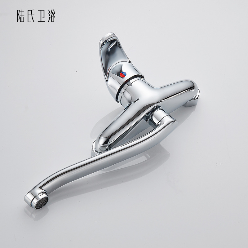 Vòi chậu rửa bát nóng lạnh, cần cứng phía dưới. Thân bằng hợp kim đồng, mạ bóng. Dễ dàng vệ sinh. Phù hợp với mọi không gian bếp. VCDCA0211
