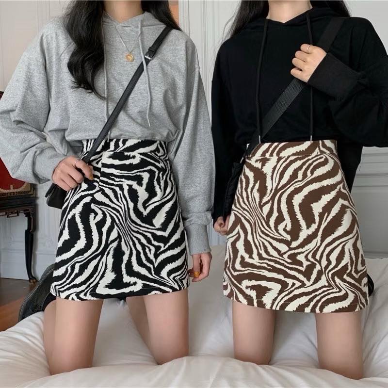 Chân váy ngắn nữ họa tiết vằn sành điệu (Màu nâu)